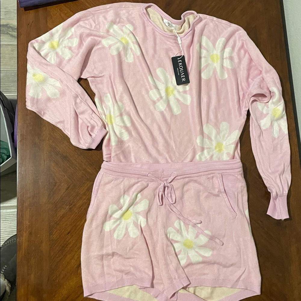 Pink Shorts with Daisy Print and Top-loungewear